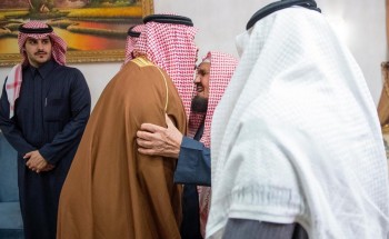 سمو نائب أمير الرياض يقدم العزاء للشيخ المنيع