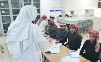 بالصور.. مدير مكتب التعليم بالريث يزور مجمع آل مشحنة التعليمي ويشدد على مسؤولية رفع التحصيل العلمي للطلاب