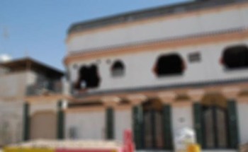 صاحب منزل “المليونين” مصدوم ويروي تجربته: خلال عام أصبح المنزل غير صالح للسكن