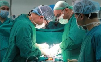 مواطن يستفيق من عملية زراعة كِلية فيكتشف أن المتبرعة له ابنته