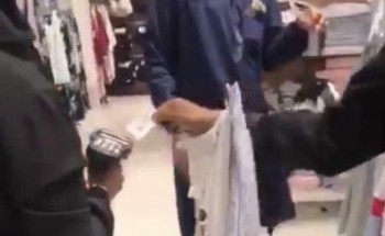 فيديو لوافد يتحرش ببائعات في محل نسائي بجدة.. والجهات الأمنية تتحرك للبحث عنه