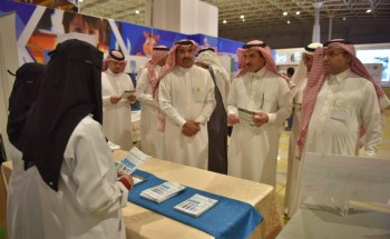 « بالصور » الحسيني يفتتح معرض المضادات الحيوية