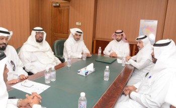 محافظ محايل المكلف يرأس إجتماع فرع جمعية العناية بالمقابر ” كرامه ” بالمحافظة