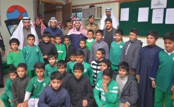 نائب أمير حائل يتفقد انطلاقة الفصل الدراسي الثاني بمدارس المنطقة