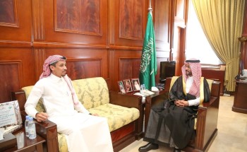 نائب أمير منطقة حائل يستقبل  الحاصل على المركز الأول في مسابقة جائزة الملك عبد العزيز للأدب الشعبي