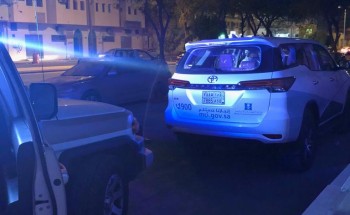 “التجارة” تضبط 12 عامل مخالف بالقصيم يتاجرون بملابس الحاويات الخيرية