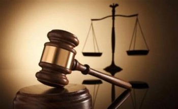 بتهم الرشوة والتزوير والتكسب.. المحاكم الجزائية تنظر 14 دعوى قضائية ضد موظفين حاليين ومفصولين