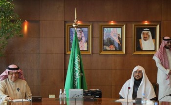 وزير الشؤون الإسلامية يبحث مع وزير الخدمة المدنية التعاون المشترك