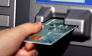 احذر.. البنوك توضح حالات سحب الصراف الآلي للبطاقة