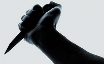 القصيم.. مواطن ينقذ امرأة من «عصابة» ويتلقى عدة طعنات في ذراعه