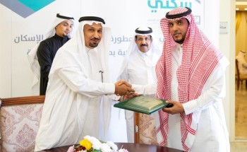 بالصور.. “الإسكان” تسلم عدداً من المواطنين أراضيهم المجانية في “الحناكية”