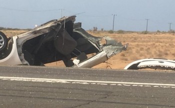 حادث مروع.. انشطار مركبة إلى نصفين ووفاة قائدها وزوجته بجازان (صور)