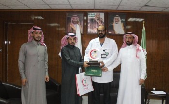 الهلال الأحمر السعودي يكرم مواطن شارك في مباشرة حالة إسعافيه