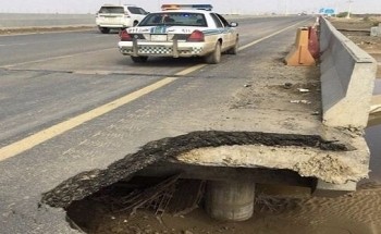 بالصور : هذا ما خلفته سيول الليث المنقولة في طريق الساحل الدولي