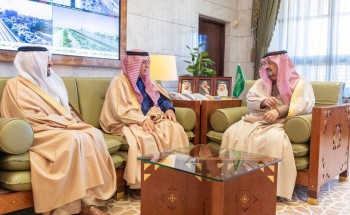 أمير منطقة الرياض يستقبل وزير الخدمة المدنية