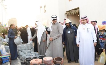 الأمير تركي بن محمد يتجول في قرية جازان بالجنادرية