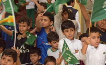 طلبة مدرسة الملك خالد بمكة يحولون مشاعر الفـرحة الوطنية إلى لوحات فنية