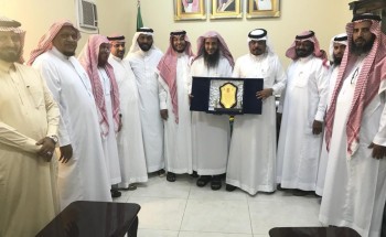 محافظ بيش يلتقي اعضاء جمعية تحفيظ القرآن.