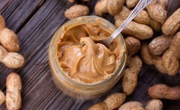 هل تُستخدَم أجزاء من الحشرات في تصنيع زبدة الفول السوداني..؟ “الغذاء والدواء” ترد