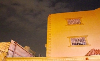 ” الدفاع المدني ” يتابع سقوط صاعقة رعدية على منزل بحي السليمانية بعنيزة