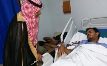 وكيل محافظ الداير يتقدم المصلين لأداء صلاة عيد الأضحى المبارك و يستقبل المهنئين و يعايد المرضى