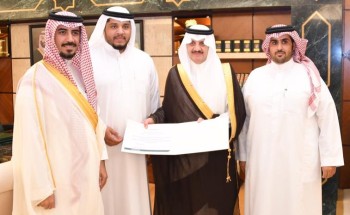 سائق حافلة ينشر مقطعاً لعثوره على طالب نائم داخل حافلة مدرسية.. وأمير الشرقية يكرّمه