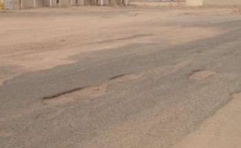 أهالي قرية الدابية تعاني تهالك الطريق الذي   يسلكونة  بشكل يومي