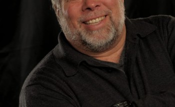 الشريك المؤسس لـ آبل ستيف وزنياك متحدثا رئيسيا في المنتدى المالي لدول الخليج