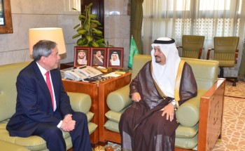 سمو الأمير فيصل بن بندر يستقبل سفير جمهورية سنغافورة لدى المملكة