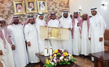 رئيس بلدية بيش يستقبل المشايخ والأعيان