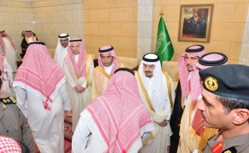 الأمير فيصل بن بندر يستقبل منسوبي إمارة منطقة الرياض