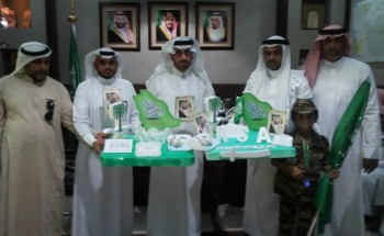 قائد ومشرفي وطلاب مدرسة ابوبكر الصديق الابتدائيه ..