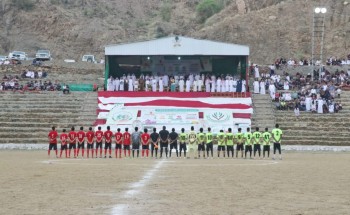 بالصور.. ملعب كرة قدم منحوت من الصخر الأول على مستوى العالم في جبال الحشر