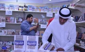 الجريبيع يوقع ” الصحوة من الصحوة والرقص مع الفساد” في كتاب جدة