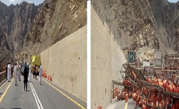 بالصور.. تساقط أسطوانات غاز وإغلاق طريق عام في حادث مفاجئ بعسير!