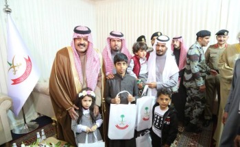 أمير منطقة حائل يستقبل عددًا من ذوي شهداء الواجب