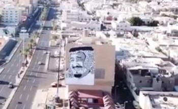 فيديو مواطن يرسم جدارية ضخمة للملك في تبوك احتفاءً بقدومه