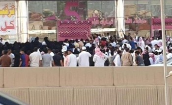 زحام كبير وتدافع أمام منشأة أعلنت عن تخفيضات في الرياض.. و”التجارة” تُغلقها وتُسجل عدداً من المخالفات