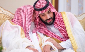 صورة لافتة لولي العهد وسماحة المفتي.. حديث هامس في قصر منى