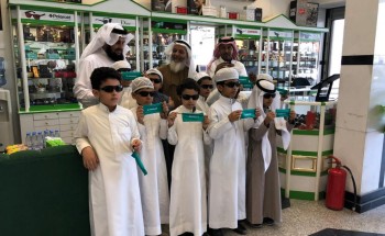 زيارة مدرسة الأمام مسلم الابتدائية لمعمل نظارات طبية