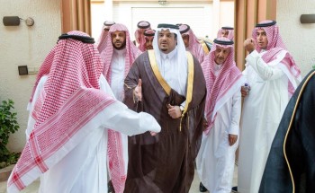 نائب أمير الرياض يقدم العزاء لأسرة آل شيخ