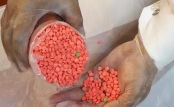 إحباط تهريب أكثر من 26 ألف حبة ترامادول وإمفيتامين في مطار جدة