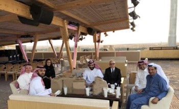 بعيدًا عن البروتوكولات.. شاهد “ولي العهد” يتناول وجبة في استراحة مقر الفورمولا E