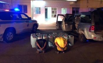 يقظة أمن الطرق بالمدينة يضبط شخصين بحوزتهما 600 لتر من العرق المسكر