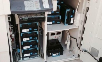 الإطاحة بأفراد عصابة سرقوا أموالًا من 15 جهاز صراف آلي في ثلاث مناطق