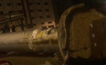 فيديو.. سقوط لوحة إعلانية كبيرة جراء العاصفة الشديدة بمكة المكرمة