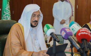 وزير الشؤون الإسلامية يدشن تطبيق مصحف المدينة النبوية