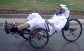 إيقاف خدمات أستاذ جامعي بالدمام بسبب “التفحيط بدراجة هوائية وقيادتها بتهور”