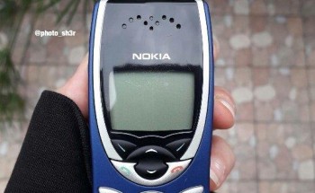 عبارة عن جوال “نوكيا 8210”.. هدية تصل لسيدة فلسطينية بعد 18 عاماً بسبب الاحتلال الإسرائيلي (صور)