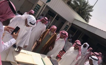 مدرسة بالزلفي تعيد ذكريات 50 عاماً بدعوة معلم وطلاب أول عام دراسي لها (فيديو وصور)